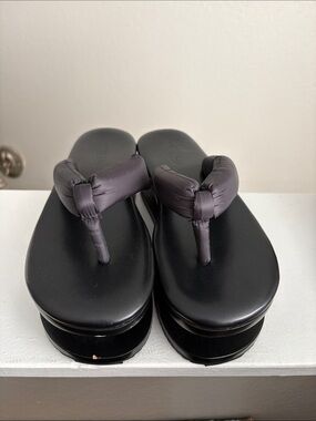 YRU Okii Sandals